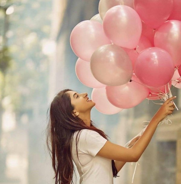 Девушка с шариками