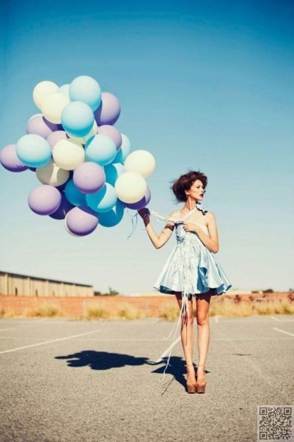 Девушка с шариками