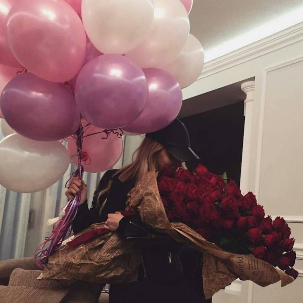 Девушка с шариками