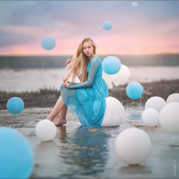 Девушка с шариками
