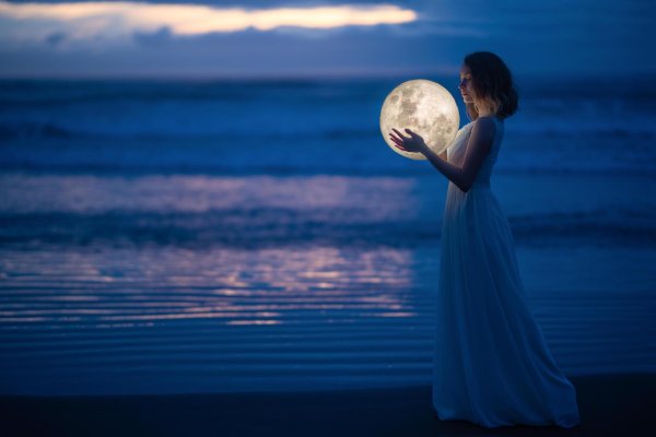 Полнолуние и девушка