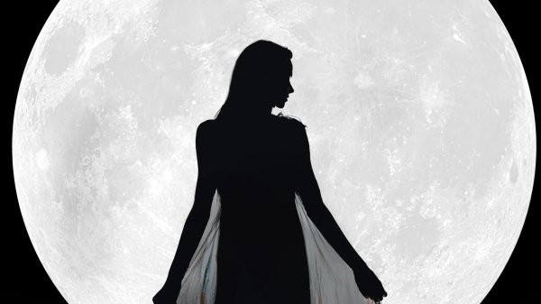 Полнолуние и девушка