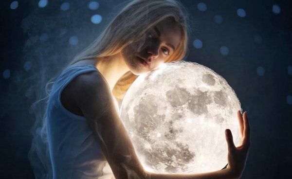Полнолуние и девушка