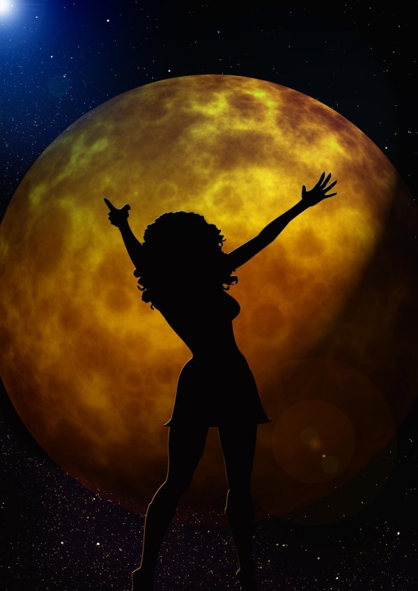 Полнолуние и девушка
