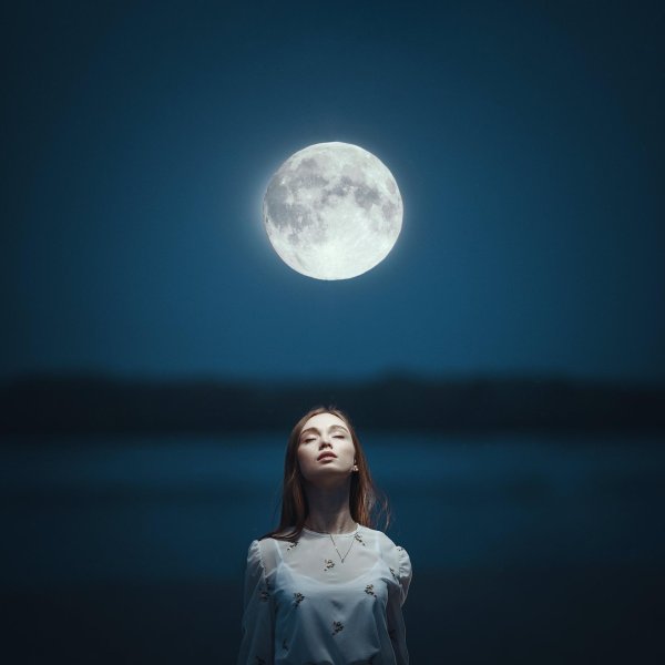 Полнолуние и девушка