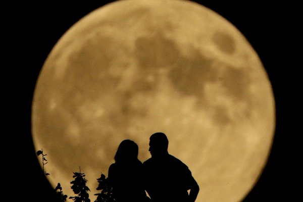 Полнолуние и девушка