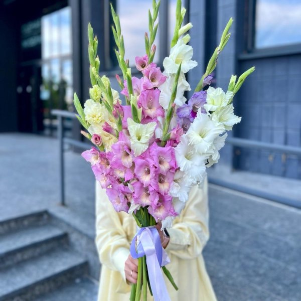 букет гладиолусов