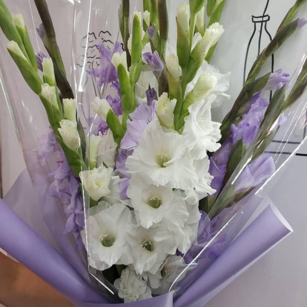 стильные букеты с гладиолусами