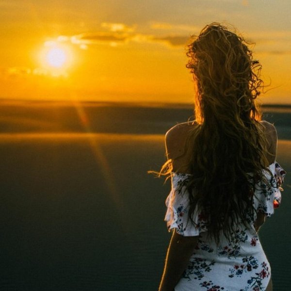 Рассвет и девушка