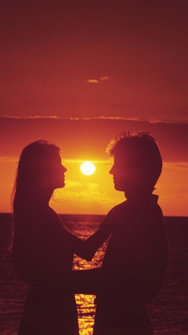 Рассвет и девушка