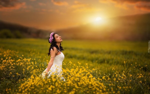 Рассвет и девушка