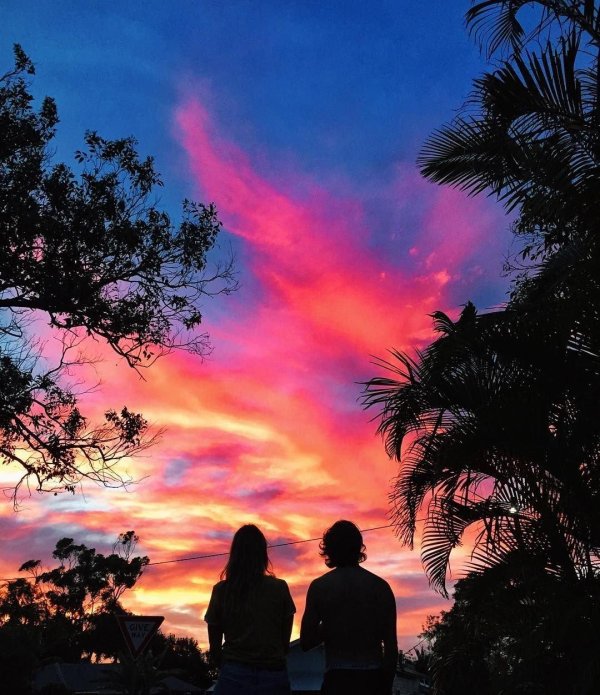 Рассвет и девушка