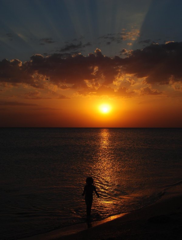 Рассвет и девушка