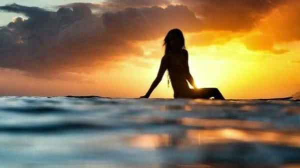 Рассвет и девушка