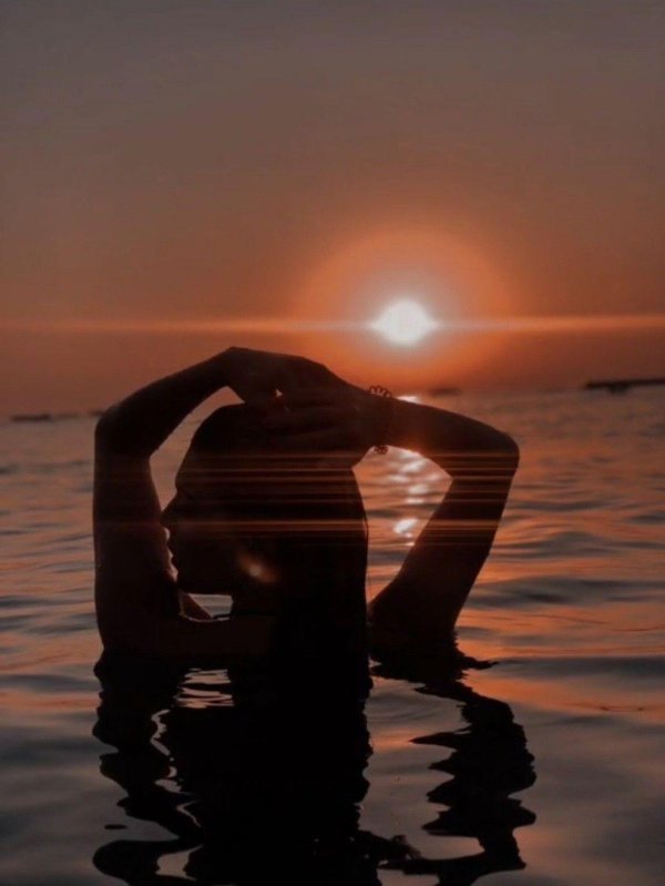 Рассвет и девушка