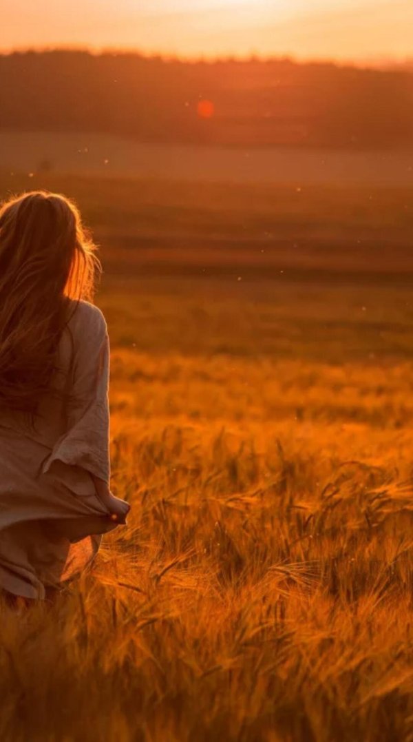 Рассвет и девушка