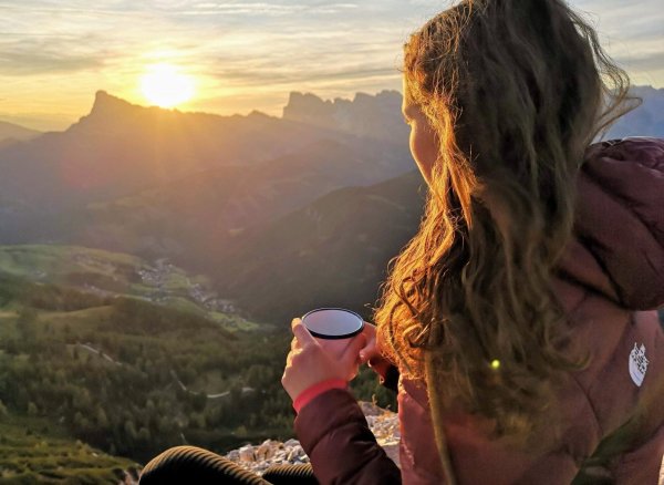 Рассвет и девушка