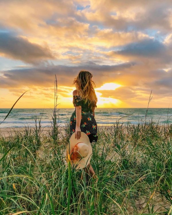 Рассвет и девушка