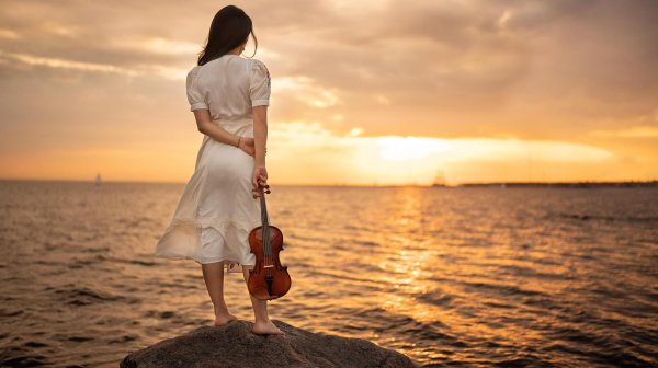 Рассвет и девушка