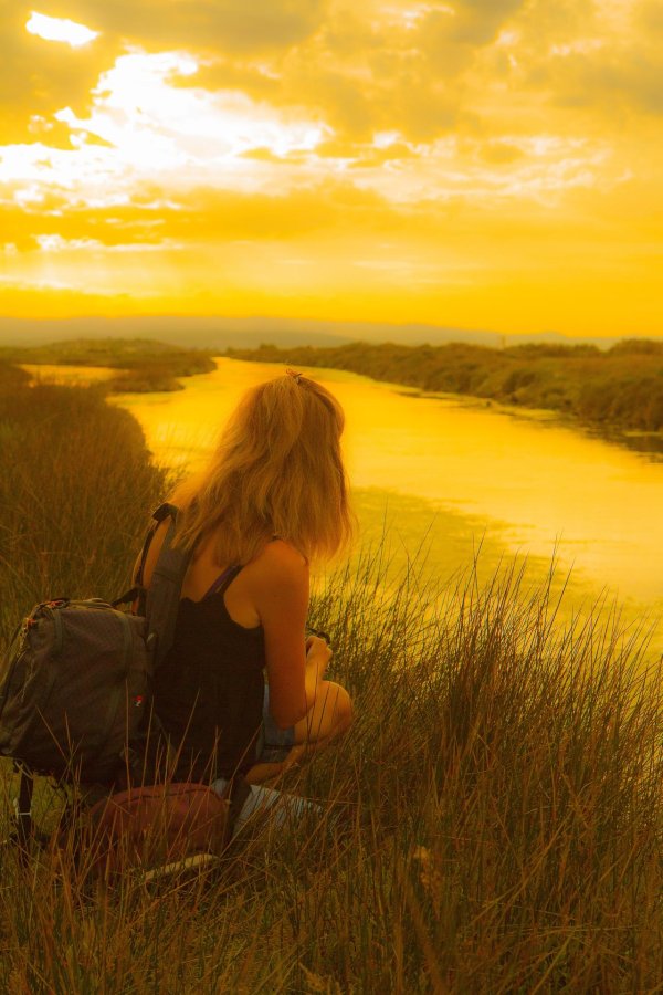 Рассвет и девушка