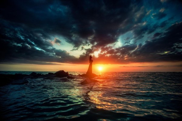 Рассвет и девушка