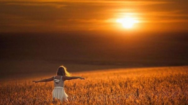 Рассвет и девушка