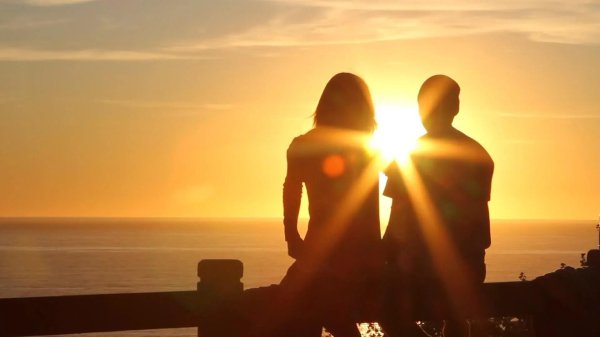 Рассвет и девушка