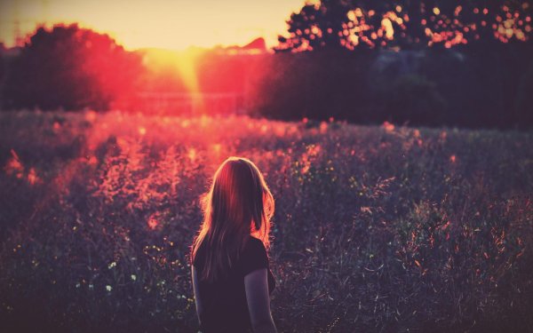 Рассвет и девушка