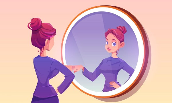 Девушка перед зеркалом