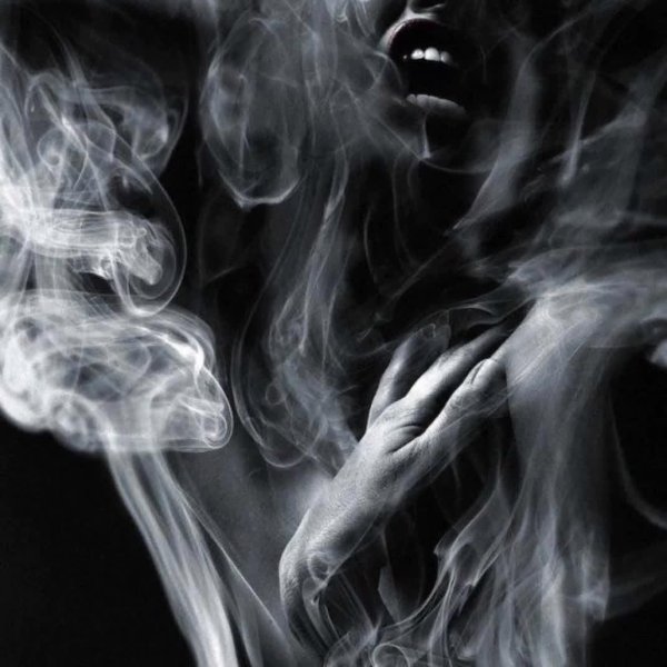 Дым и девушка