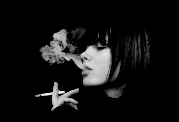 Дым и девушка