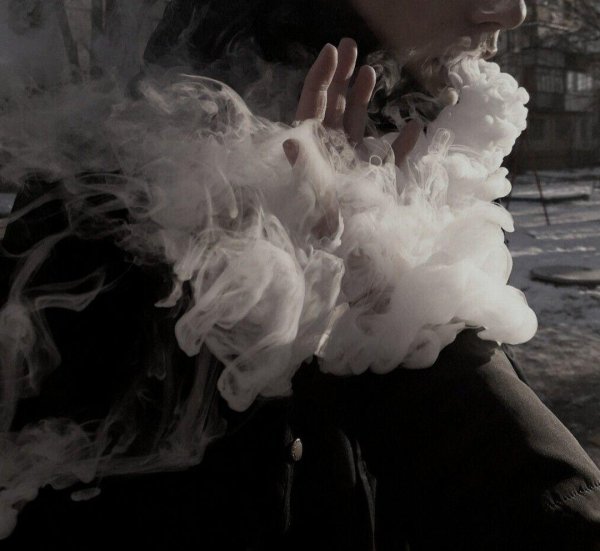Дым и девушка