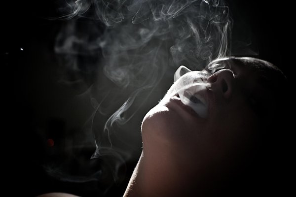 Дым и девушка