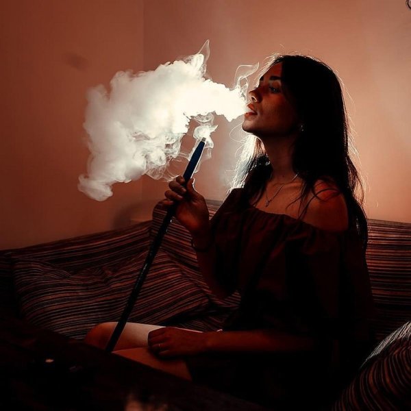 Дым и девушка