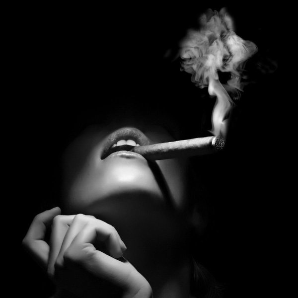 Дым и девушка
