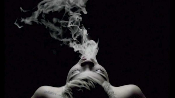 Дым и девушка