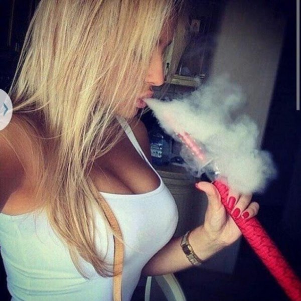 Дым и девушка