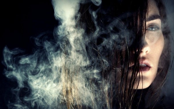 Дым и девушка