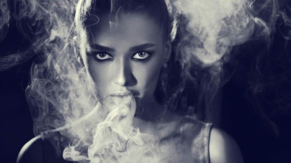 Дым и девушка