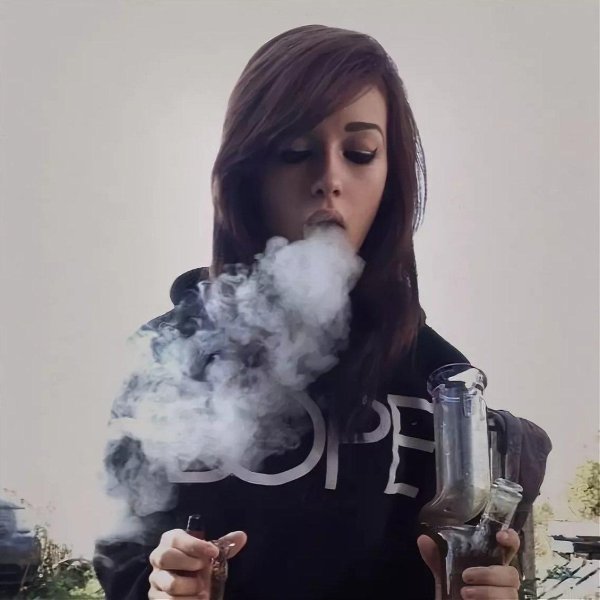 Дым и девушка