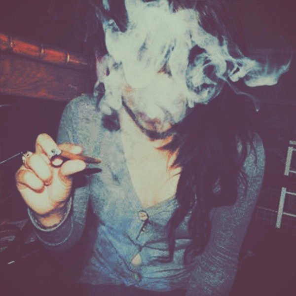 Дым и девушка