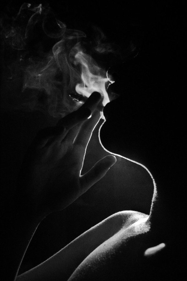 Дым и девушка