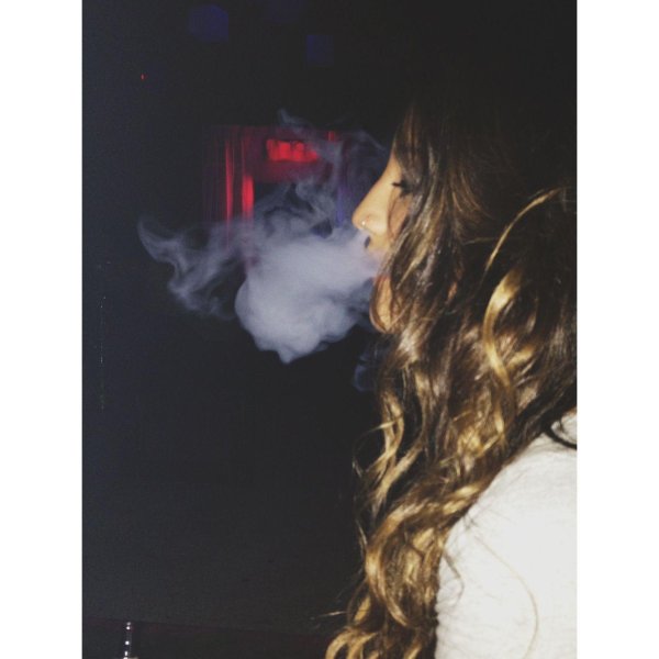 Дым и девушка