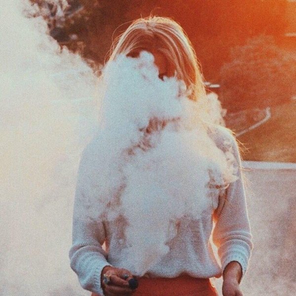 Дым и девушка