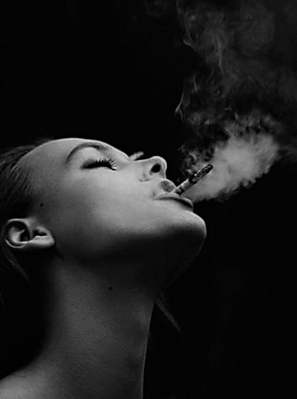 Дым и девушка
