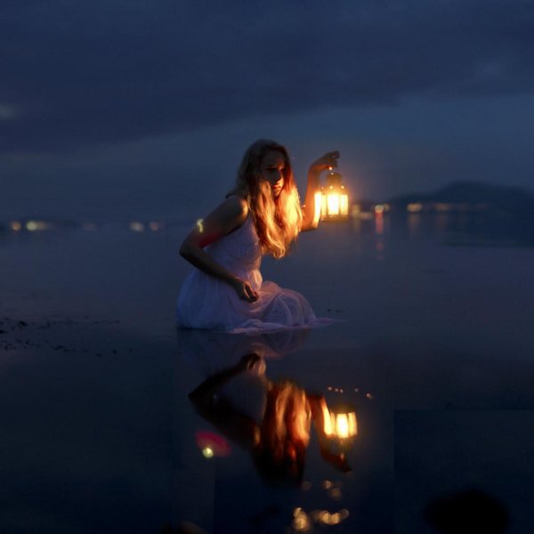 Девушка со свечой