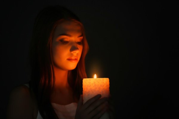 Девушка со свечой