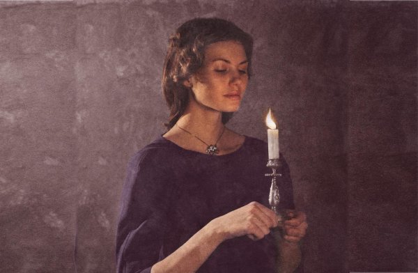 Девушка со свечой