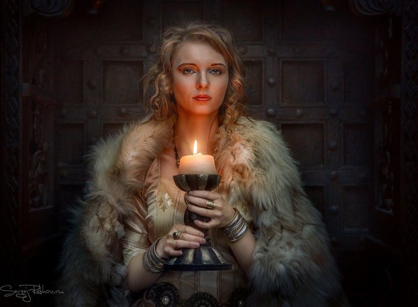 Девушка со свечой