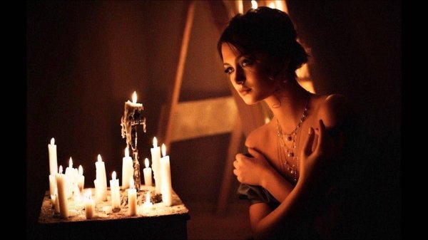 Девушка со свечой